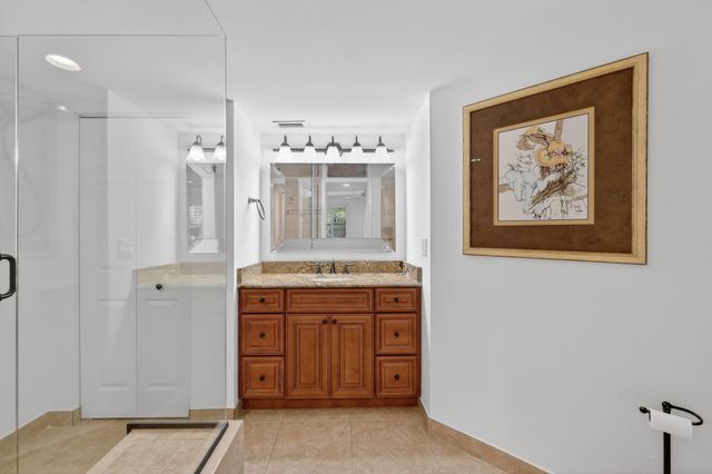 3401 SE Martinique Trace 102, Stuart, FL 34997