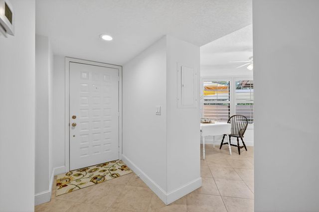 3401 SE Martinique Trace 102, Stuart, FL 34997