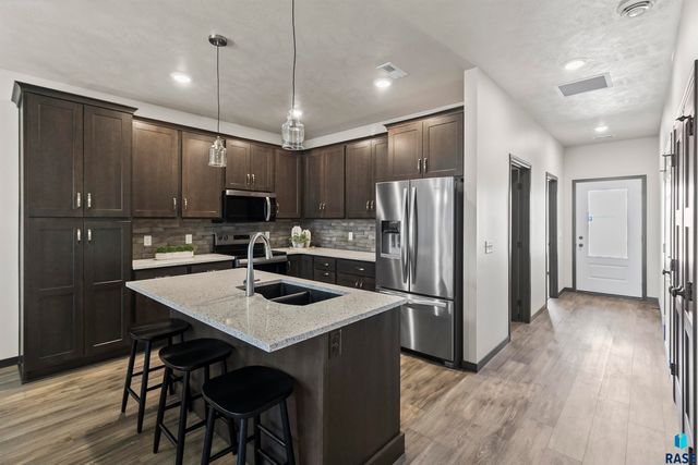 169 Thelma Ave, Harrisburg, SD 57032