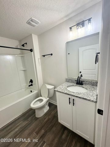 575 RIVER HILL Drive, Welaka, FL 32193