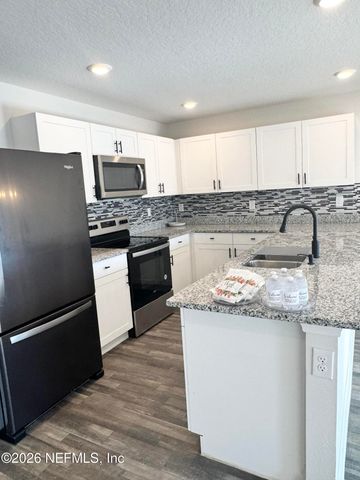 575 RIVER HILL Drive, Welaka, FL 32193