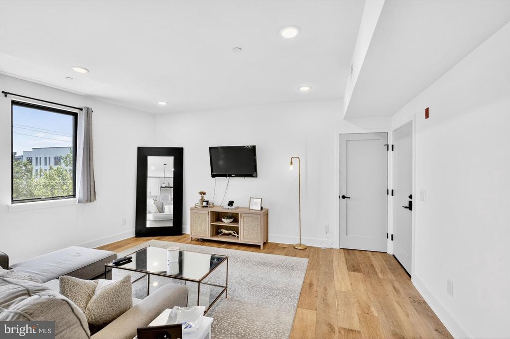 1801 FAIRMOUNT AVE #- UNIT 303, PHILADELPHIA, PA 19130 — photo 3