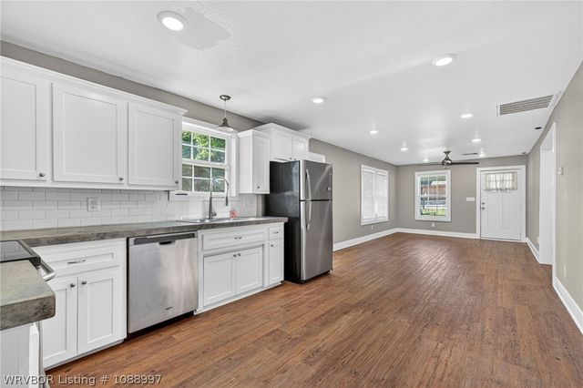 715 Maple Shade, Alma, AR 72921