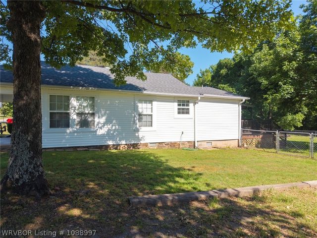 715 Maple Shade, Alma, AR 72921