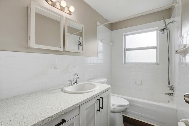 5211 7TH AVENUE N, St Petersburg, FL 33710