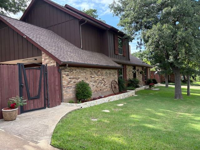 1212 Vera Lane, Kennedale, TX 76060