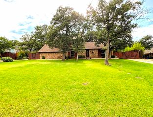 1212 Vera Lane, Kennedale, TX 76060