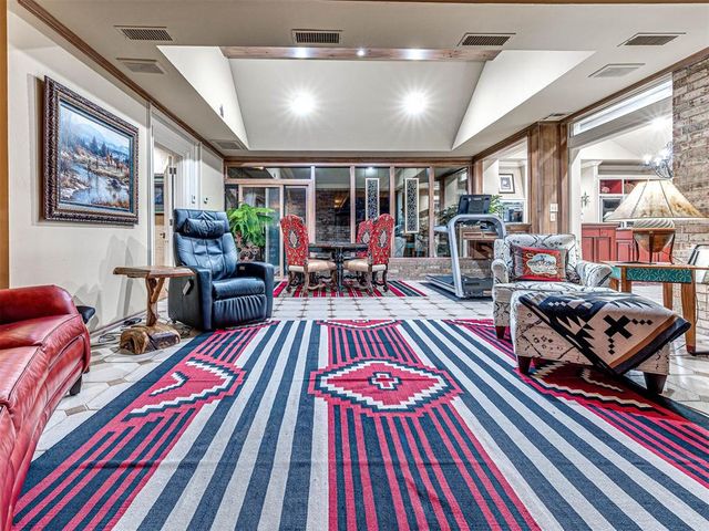 650 E Oak Place, Edmond, OK 73025