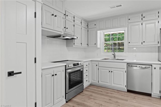 117 Kingswood Place Drive, Walnut Cove, NC 27052