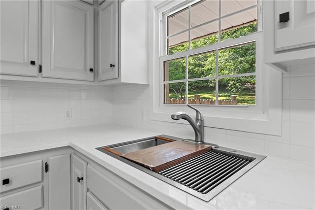 117 Kingswood Place Drive, Walnut Cove, NC 27052