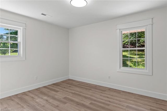 117 Kingswood Place Drive, Walnut Cove, NC 27052
