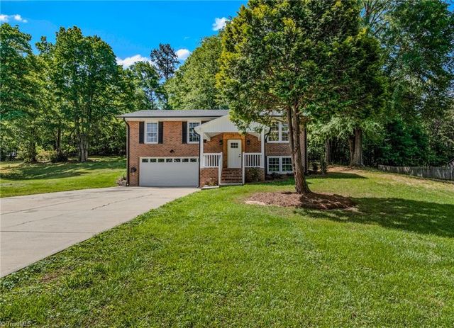 117 Kingswood Place Drive, Walnut Cove, NC 27052