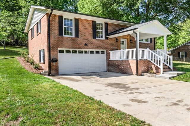 117 Kingswood Place Drive, Walnut Cove, NC 27052