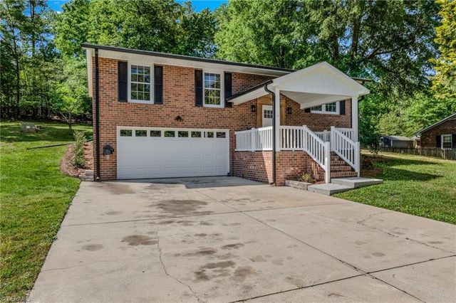 117 Kingswood Place Drive, Walnut Cove, NC 27052