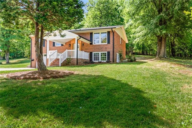 117 Kingswood Place Drive, Walnut Cove, NC 27052