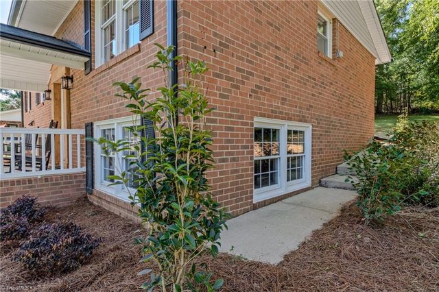 117 Kingswood Place Drive, Walnut Cove, NC 27052