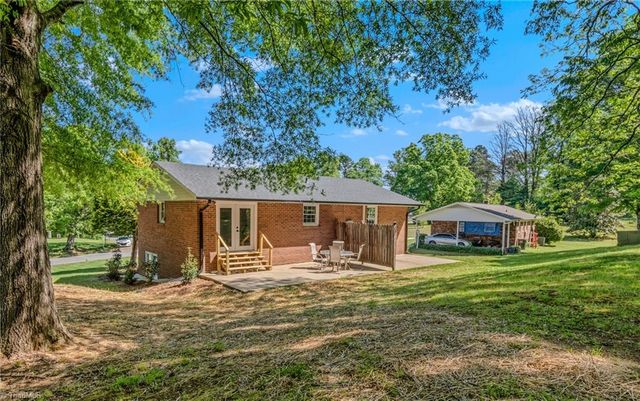 117 Kingswood Place Drive, Walnut Cove, NC 27052