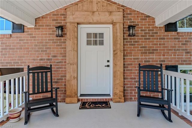 117 Kingswood Place Drive, Walnut Cove, NC 27052