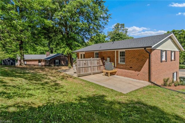117 Kingswood Place Drive, Walnut Cove, NC 27052