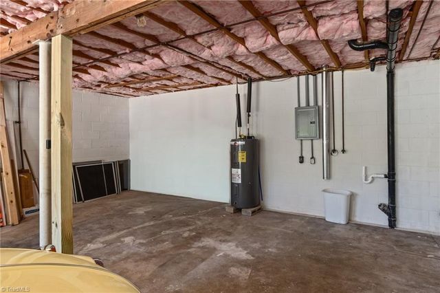 117 Kingswood Place Drive, Walnut Cove, NC 27052