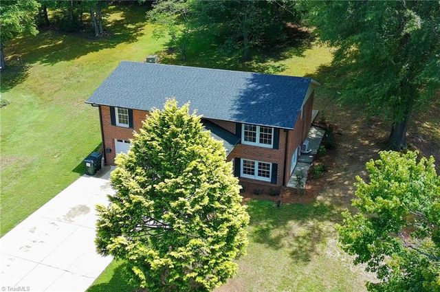 117 Kingswood Place Drive, Walnut Cove, NC 27052