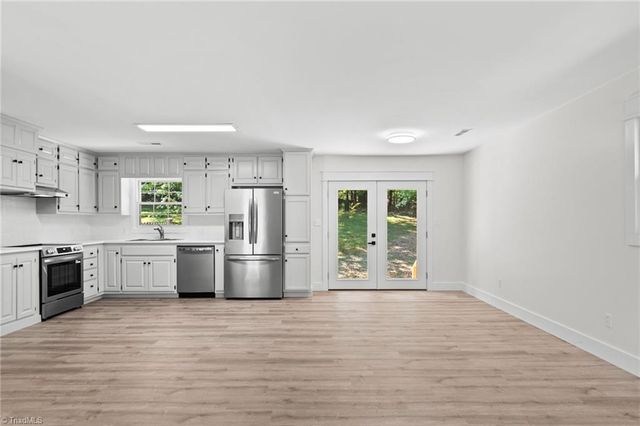 117 Kingswood Place Drive, Walnut Cove, NC 27052