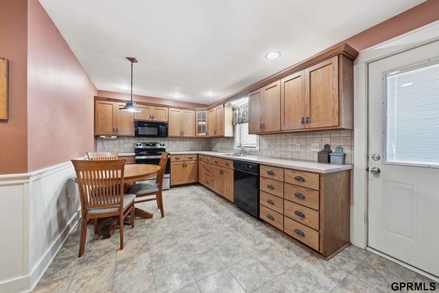 120 S Maple Avenue, Milford, NE 68405