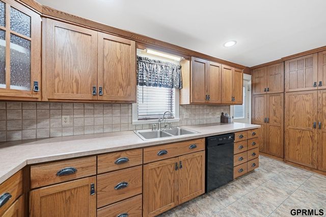 120 S Maple Avenue, Milford, NE 68405