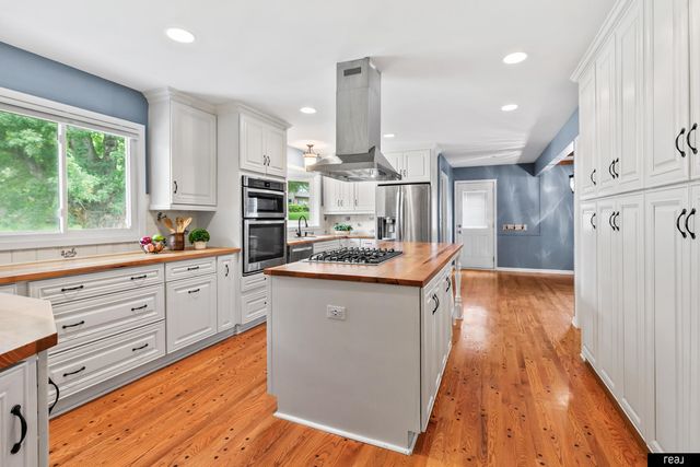 2135 Mullen Road, Omaha, NE 68124