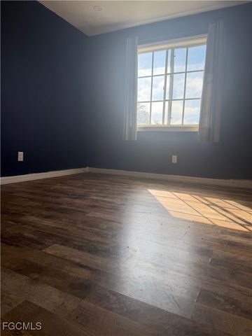 8287 Wren RD, Fort Myers, FL 33967