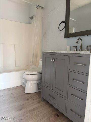 8287 Wren RD, Fort Myers, FL 33967