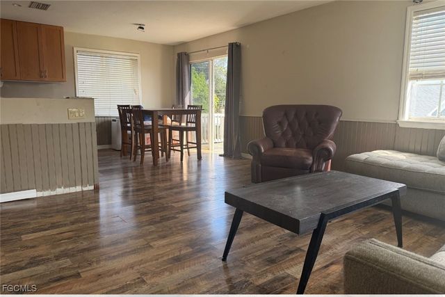 8287 Wren RD, Fort Myers, FL 33967