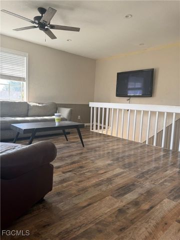 8287 Wren RD, Fort Myers, FL 33967