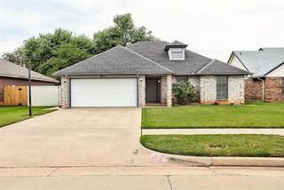 913 N Avery Drive, Moore, OK 73160