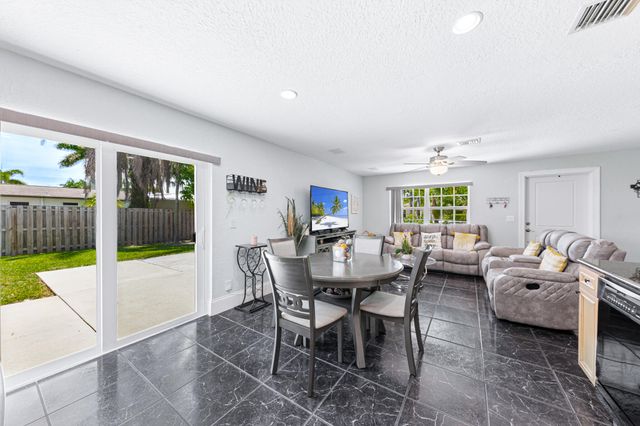 9159 Honeywell Road, Lake Worth, FL 33467