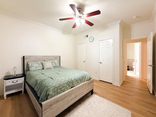 2255 Braeswood Park Drive 117, Houston, TX 77030