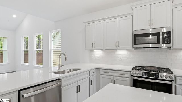 114 Canyon Creek Way, Fountain Inn, SC 29644
