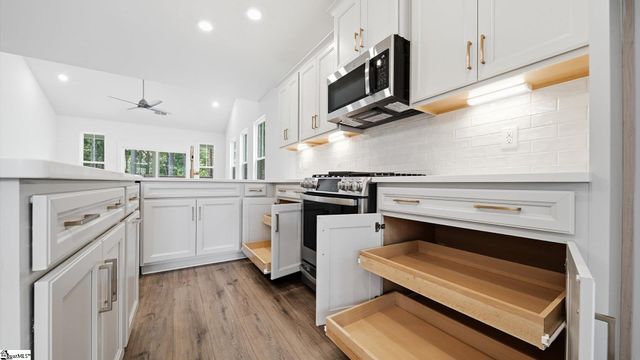 114 Canyon Creek Way, Fountain Inn, SC 29644