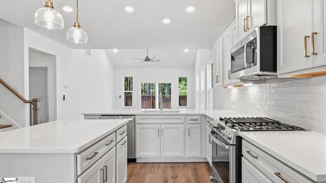 114 Canyon Creek Way, Fountain Inn, SC 29644