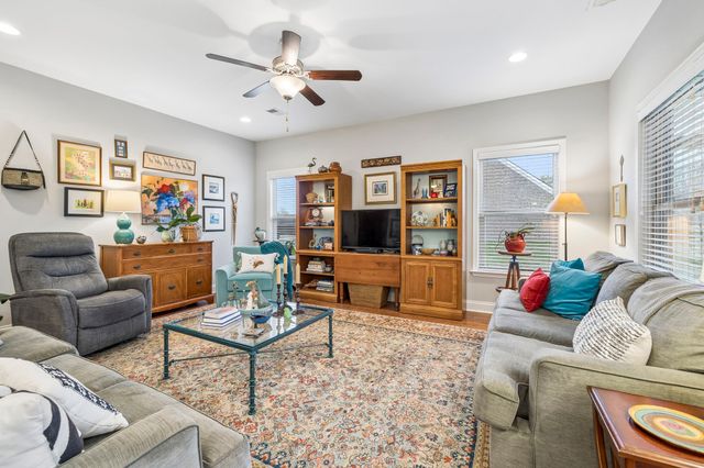 1442 Woodside Dr, Lebanon, TN 37087