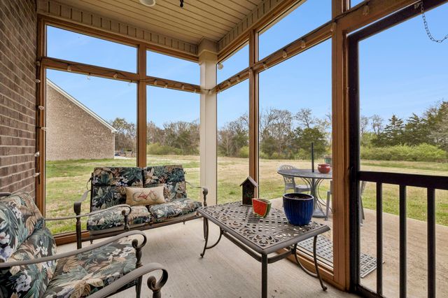 1442 Woodside Dr, Lebanon, TN 37087