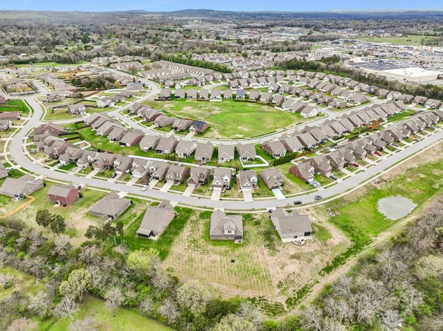 1442 Woodside Dr, Lebanon, TN 37087