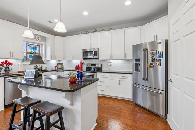 1442 Woodside Dr, Lebanon, TN 37087