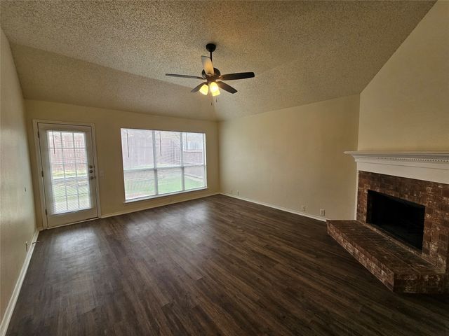 7851 Orland Park Circle, Fort Worth, TX 76137