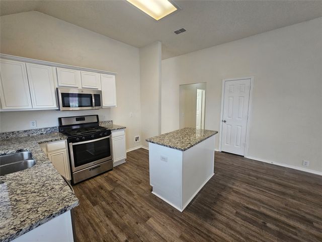 7851 Orland Park Circle, Fort Worth, TX 76137