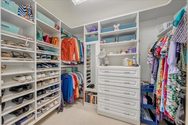 100 Bridgewater Pointe PL 403, Moneta, VA 24121