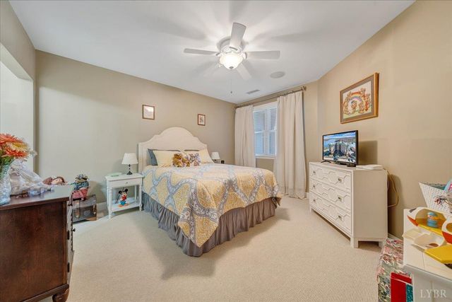 100 Bridgewater Pointe PL 403, Moneta, VA 24121