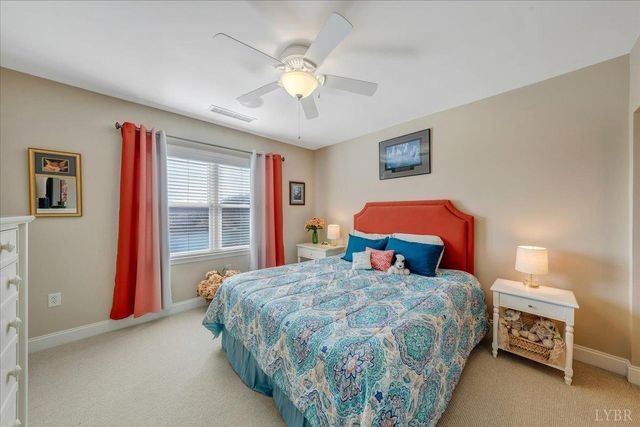 100 Bridgewater Pointe PL 403, Moneta, VA 24121