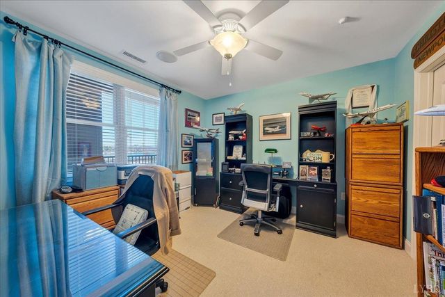 100 Bridgewater Pointe PL 403, Moneta, VA 24121