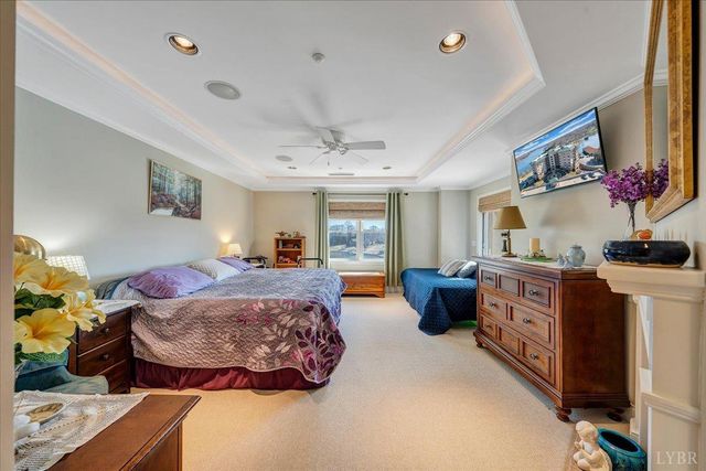 100 Bridgewater Pointe PL 403, Moneta, VA 24121